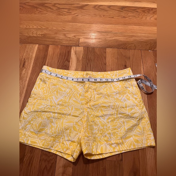 Lilly Pulitzer Yellow and White Shorts - Picture 7 of 7